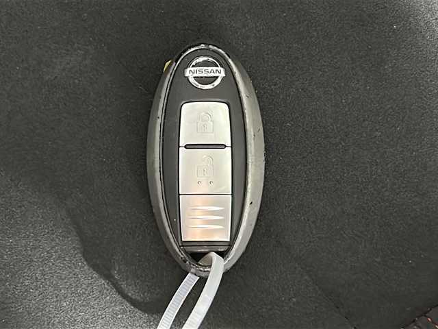 日産 ノート ニスモ 広島県 2015(平27)年 6.8万km ブリリアントホワイトパール 禁煙/NISMO専用スエード調スポーツシート&ドアトリムクロス/LEDヘッドランプ/純正ナビ（MC315D-W）/・フルセグTV/CD/DVD/BT/AUX/SD/バックカメラ/アイドリングストップ/オートライト/前後ドライブレコーダー（HDR965GW）/ETC/フロアマット/純正16インチアルミホイール