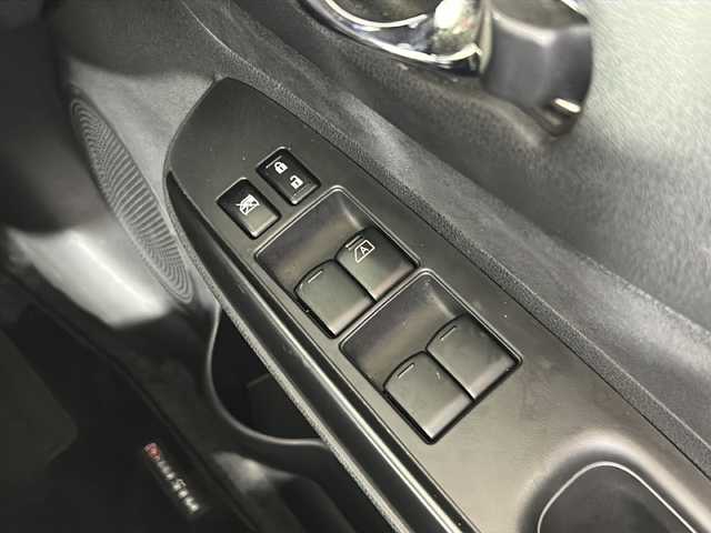 日産 ノート ニスモ 広島県 2015(平27)年 6.8万km ブリリアントホワイトパール 禁煙/NISMO専用スエード調スポーツシート&ドアトリムクロス/LEDヘッドランプ/純正ナビ（MC315D-W）/・フルセグTV/CD/DVD/BT/AUX/SD/バックカメラ/アイドリングストップ/オートライト/前後ドライブレコーダー（HDR965GW）/ETC/フロアマット/純正16インチアルミホイール