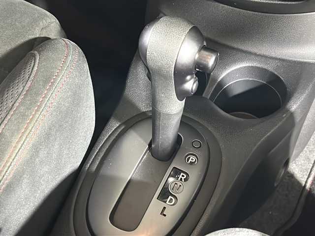 日産 ノート ニスモ 広島県 2015(平27)年 6.8万km ブリリアントホワイトパール 禁煙/NISMO専用スエード調スポーツシート&ドアトリムクロス/LEDヘッドランプ/純正ナビ（MC315D-W）/・フルセグTV/CD/DVD/BT/AUX/SD/バックカメラ/アイドリングストップ/オートライト/前後ドライブレコーダー（HDR965GW）/ETC/フロアマット/純正16インチアルミホイール