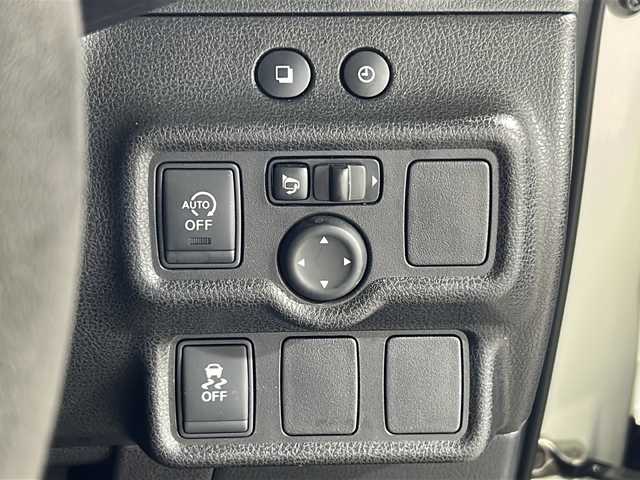 日産 ノート ニスモ 広島県 2015(平27)年 6.8万km ブリリアントホワイトパール 禁煙/NISMO専用スエード調スポーツシート&ドアトリムクロス/LEDヘッドランプ/純正ナビ（MC315D-W）/・フルセグTV/CD/DVD/BT/AUX/SD/バックカメラ/アイドリングストップ/オートライト/前後ドライブレコーダー（HDR965GW）/ETC/フロアマット/純正16インチアルミホイール