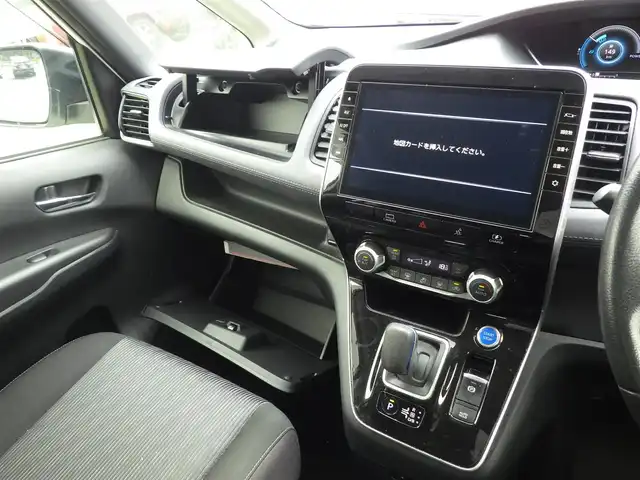 日産 セレナ e－パワー ハイウェイスター V 千葉県 2020(令2)年 5.2万km ブリリアントホワイトパール エマージェンシーブレーキ/プロパイロット/インテリジェントクルーズコントロール/ハンズフリー両側パワースライドドア/純正SDナビ/地デジTV/【BD/DVD/CD再生機能　Bluetooth接続】/アラウンドビューモニター/革巻きステアリング/ステアリングスイッチ/ETC/LEDヘッドライト/フォグライト/ウインカーミラー/コーナーセンサー/純正16インチアルミホイル/サイド/カーテンエアバッグ/インテリジェントキー