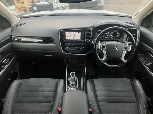 三菱 アウトランダー ＰＨＥＶ G ナビパッケージ 道南・函館 2015(平27)年 6.2万km シルキーホワイト /純正ナビ//フルセグTV//TVキャンセラー//アラウンドビューモニター//運転席パワーシート//前席シートヒーター//ステアリングヒーター//エレクトリックテールゲート//衝突被害軽減システム//ACC//LDW//LEDヘッドライト//オートライト