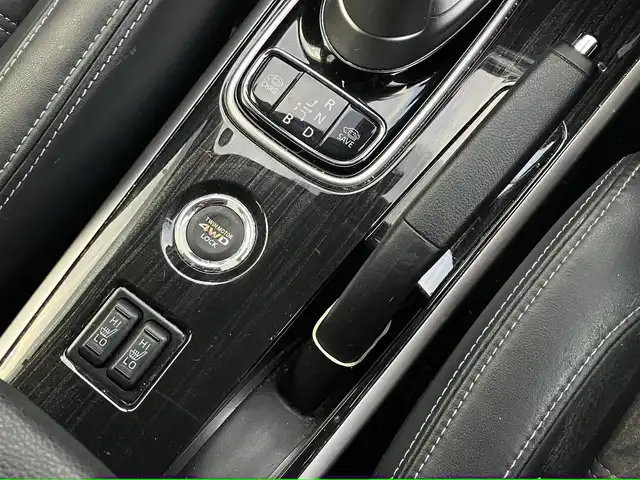 三菱 アウトランダー ＰＨＥＶ G ナビパッケージ 道南・函館 2015(平27)年 6.2万km シルキーホワイト /純正ナビ//フルセグTV//TVキャンセラー//アラウンドビューモニター//運転席パワーシート//前席シートヒーター//ステアリングヒーター//エレクトリックテールゲート//衝突被害軽減システム//ACC//LDW//LEDヘッドライト//オートライト