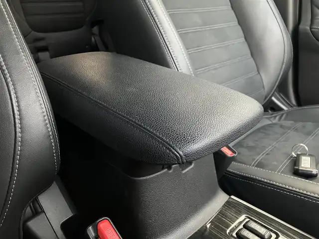 三菱 アウトランダー ＰＨＥＶ G ナビパッケージ 道南・函館 2015(平27)年 6.2万km シルキーホワイト /純正ナビ//フルセグTV//TVキャンセラー//アラウンドビューモニター//運転席パワーシート//前席シートヒーター//ステアリングヒーター//エレクトリックテールゲート//衝突被害軽減システム//ACC//LDW//LEDヘッドライト//オートライト