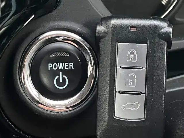 三菱 アウトランダー ＰＨＥＶ G ナビパッケージ 道南・函館 2015(平27)年 6.2万km シルキーホワイト /純正ナビ//フルセグTV//TVキャンセラー//アラウンドビューモニター//運転席パワーシート//前席シートヒーター//ステアリングヒーター//エレクトリックテールゲート//衝突被害軽減システム//ACC//LDW//LEDヘッドライト//オートライト