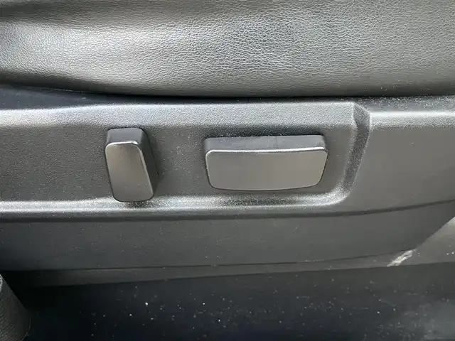 三菱 アウトランダー ＰＨＥＶ G ナビパッケージ 道南・函館 2015(平27)年 6.2万km シルキーホワイト /純正ナビ//フルセグTV//TVキャンセラー//アラウンドビューモニター//運転席パワーシート//前席シートヒーター//ステアリングヒーター//エレクトリックテールゲート//衝突被害軽減システム//ACC//LDW//LEDヘッドライト//オートライト