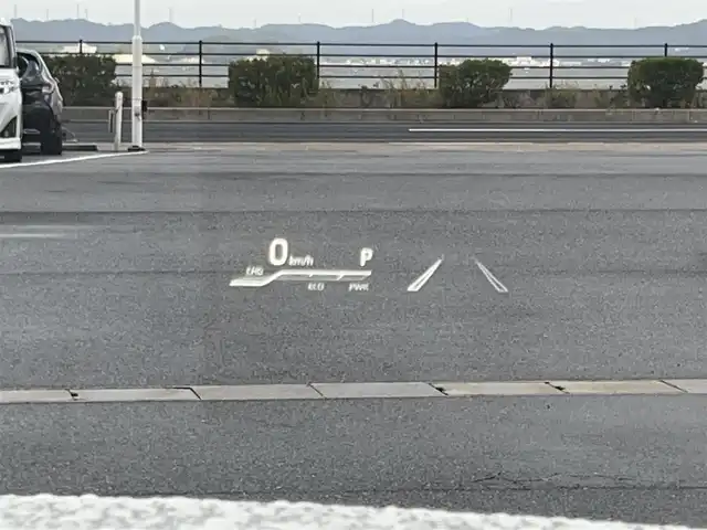 トヨタ クラウン ハイブリッド RS リミテッド 島根県 2020(令2)年 2.8万km ホワイトパールクリスタルシャイン 登録時走行距離27695km/取扱説明書【車両/ナビ】/保証書/サンルーフ/純正ナビ【CD/DVD/Blu-lay/Bluetooth】/フルセグテレビ/全周囲カメラ/プリクラッシュセーフティシステム/レーンキープアシスト/レーダークルーズコントロール/ブラインドスポットモニター/クリアランスソナー/リアクロストラフィック/パーキングサポート/プッシュスタート/スマートキー(スペアスマートキー×1)/ハーフレザーシート/前席パワーシート/前席シートヒーター/ステアリングヒーター/LEDヘッドライト/オートライト/オートハイビーム/前後ドライブレコーダー/ビルトインETC/純正18インチAW/禁煙車