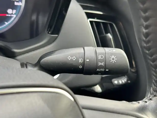 トヨタ クラウン ハイブリッド RS リミテッド 島根県 2020(令2)年 2.8万km ホワイトパールクリスタルシャイン 登録時走行距離27695km/取扱説明書【車両/ナビ】/保証書/サンルーフ/純正ナビ【CD/DVD/Blu-lay/Bluetooth】/フルセグテレビ/全周囲カメラ/プリクラッシュセーフティシステム/レーンキープアシスト/レーダークルーズコントロール/ブラインドスポットモニター/クリアランスソナー/リアクロストラフィック/パーキングサポート/プッシュスタート/スマートキー(スペアスマートキー×1)/ハーフレザーシート/前席パワーシート/前席シートヒーター/ステアリングヒーター/LEDヘッドライト/オートライト/オートハイビーム/前後ドライブレコーダー/ビルトインETC/純正18インチAW/禁煙車