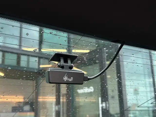 トヨタ クラウン ハイブリッド RS リミテッド 島根県 2020(令2)年 2.8万km ホワイトパールクリスタルシャイン 登録時走行距離27695km/取扱説明書【車両/ナビ】/保証書/サンルーフ/純正ナビ【CD/DVD/Blu-lay/Bluetooth】/フルセグテレビ/全周囲カメラ/プリクラッシュセーフティシステム/レーンキープアシスト/レーダークルーズコントロール/ブラインドスポットモニター/クリアランスソナー/リアクロストラフィック/パーキングサポート/プッシュスタート/スマートキー(スペアスマートキー×1)/ハーフレザーシート/前席パワーシート/前席シートヒーター/ステアリングヒーター/LEDヘッドライト/オートライト/オートハイビーム/前後ドライブレコーダー/ビルトインETC/純正18インチAW/禁煙車