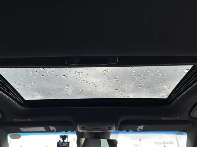 トヨタ クラウン ハイブリッド RS リミテッド 島根県 2020(令2)年 2.8万km ホワイトパールクリスタルシャイン 登録時走行距離27695km/取扱説明書【車両/ナビ】/保証書/サンルーフ/純正ナビ【CD/DVD/Blu-lay/Bluetooth】/フルセグテレビ/全周囲カメラ/プリクラッシュセーフティシステム/レーンキープアシスト/レーダークルーズコントロール/ブラインドスポットモニター/クリアランスソナー/リアクロストラフィック/パーキングサポート/プッシュスタート/スマートキー(スペアスマートキー×1)/ハーフレザーシート/前席パワーシート/前席シートヒーター/ステアリングヒーター/LEDヘッドライト/オートライト/オートハイビーム/前後ドライブレコーダー/ビルトインETC/純正18インチAW/禁煙車