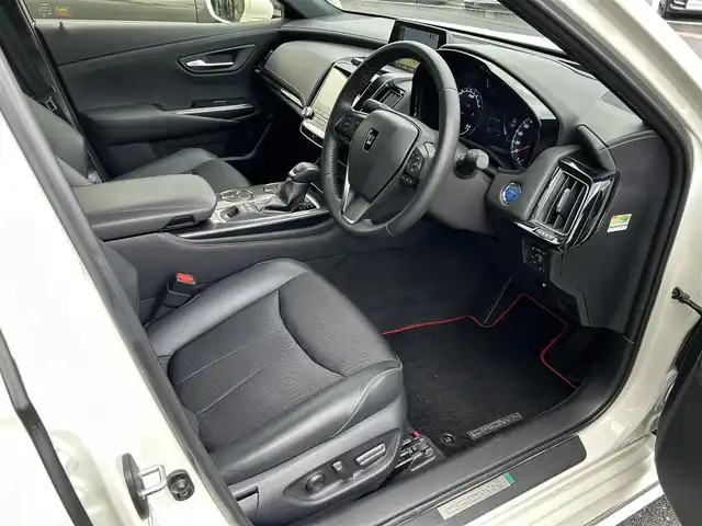 トヨタ クラウン ハイブリッド RS リミテッド 島根県 2020(令2)年 2.8万km ホワイトパールクリスタルシャイン 登録時走行距離27695km/取扱説明書【車両/ナビ】/保証書/サンルーフ/純正ナビ【CD/DVD/Blu-lay/Bluetooth】/フルセグテレビ/全周囲カメラ/プリクラッシュセーフティシステム/レーンキープアシスト/レーダークルーズコントロール/ブラインドスポットモニター/クリアランスソナー/リアクロストラフィック/パーキングサポート/プッシュスタート/スマートキー(スペアスマートキー×1)/ハーフレザーシート/前席パワーシート/前席シートヒーター/ステアリングヒーター/LEDヘッドライト/オートライト/オートハイビーム/前後ドライブレコーダー/ビルトインETC/純正18インチAW/禁煙車