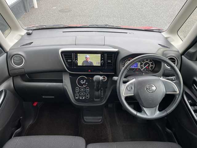 日産 デイズ ルークス ハイウェイスターX 千葉県 2018(平30)年 6.4万km スパークリングレッド/ブラック 純正メモリナビ/(フルセグTV/BT/CD/DVD/FM/AM)/全周囲カメラ/ドライブレコーダー/衝突被害軽減システム/車線逸脱警報/片側パワースライドドア/横滑り防止装置/ETC/アイドリングストップ/LEDヘッドライト/フォグランプ/オートライト/ウィンカーミラー/電動格納ミラー/純正14インチAW/シートリフター/プッシュスタート/スマートキー/フロアマット/スペアキー