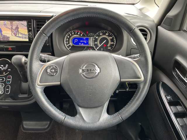 日産 デイズ ルークス ハイウェイスターX 千葉県 2018(平30)年 6.4万km スパークリングレッド/ブラック 純正メモリナビ/(フルセグTV/BT/CD/DVD/FM/AM)/全周囲カメラ/ドライブレコーダー/衝突被害軽減システム/車線逸脱警報/片側パワースライドドア/横滑り防止装置/ETC/アイドリングストップ/LEDヘッドライト/フォグランプ/オートライト/ウィンカーミラー/電動格納ミラー/純正14インチAW/シートリフター/プッシュスタート/スマートキー/フロアマット/スペアキー