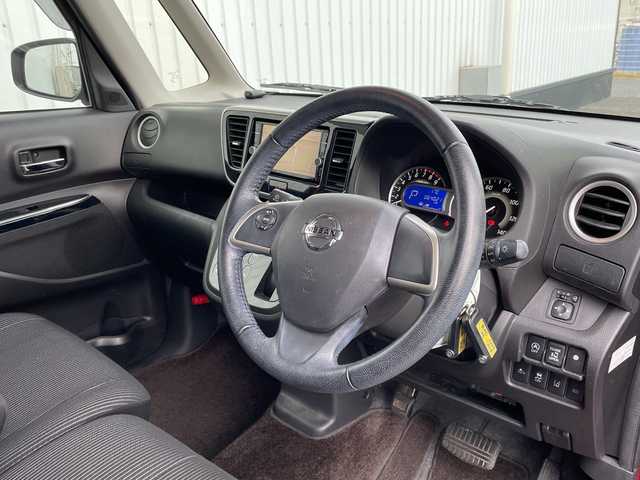 日産 デイズ ルークス ハイウェイスターX 千葉県 2018(平30)年 6.4万km スパークリングレッド/ブラック 純正メモリナビ/(フルセグTV/BT/CD/DVD/FM/AM)/全周囲カメラ/ドライブレコーダー/衝突被害軽減システム/車線逸脱警報/片側パワースライドドア/横滑り防止装置/ETC/アイドリングストップ/LEDヘッドライト/フォグランプ/オートライト/ウィンカーミラー/電動格納ミラー/純正14インチAW/シートリフター/プッシュスタート/スマートキー/フロアマット/スペアキー