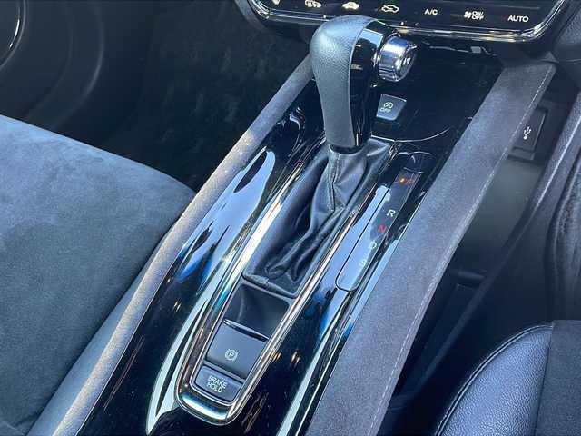 ホンダ ヴェゼル RS ホンダセンシング 徳島県 2017(平29)年 9.1万km ホワイトオーキッドパール 8インチナビ【AVIC-RL99】/（Bluetooth/フルセグ/CD/DVD/SD）/バックカメラ/シートヒーター（D+N席）/追従式クルーズコントロール/パドルシフト/LEDヘッドライト/オートライト/フォグライト/前後ドライブレコーダー/ETC/純正AW/純正フロアマット/プッシュスタート/スマートキー/取扱説明書/保証書