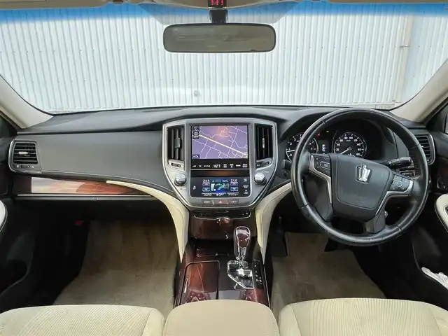 トヨタ クラウン ロイヤル ロイヤルサルーン 福岡県 2013(平25)年 8.9万km ホワイトパールクリスタルシャイン 純正マルチナビ　バックカメラ　クルーズコントロール　フルセグＴＶ　ＣＤ／ＤＶＤ再生　ブルートゥース　パワーシート　ＥＴＣ　ＨＩＤオートライト　フォグランプ　スマートキー　プッシュスタート　純正１６ＡＷ