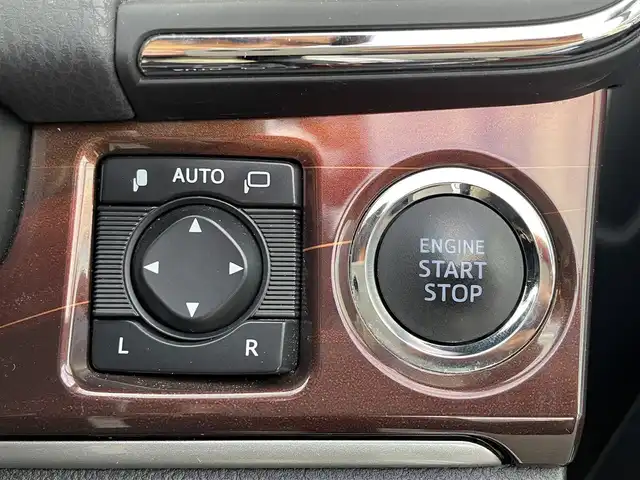 トヨタ クラウン ロイヤル ロイヤルサルーン 福岡県 2013(平25)年 8.9万km ホワイトパールクリスタルシャイン 純正マルチナビ　バックカメラ　クルーズコントロール　フルセグＴＶ　ＣＤ／ＤＶＤ再生　ブルートゥース　パワーシート　ＥＴＣ　ＨＩＤオートライト　フォグランプ　スマートキー　プッシュスタート　純正１６ＡＷ