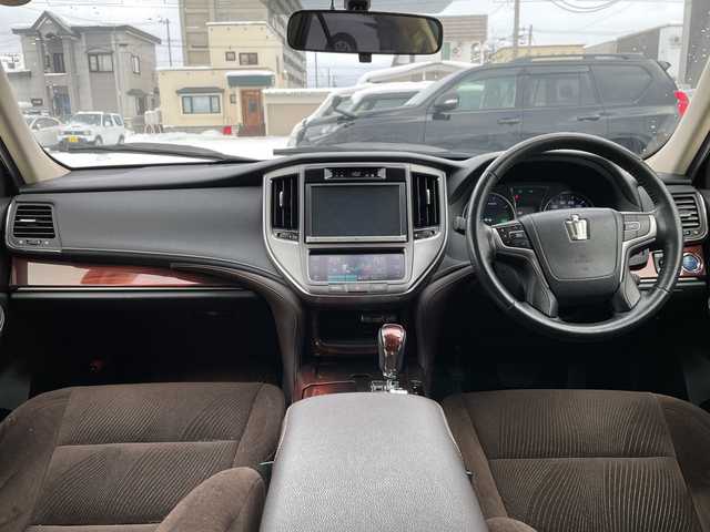 トヨタ クラウン ハイブリッド ロイヤル 道北・旭川 2014(平26)年 14.2万km ブラック /純正ナビ/CD/DVD/BT/フルセグ//バックカメラ//横滑り防止//オートライト//クルーズコントロール//ETC//スペアキー//革巻きステアリング//ステアリングスイッチ//純正一体型エンジンスターター//ミラーヒーター//HIDエッドライト//フォグランプ//ワイパーデアイサー//保証書//取扱説明書