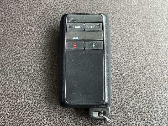 トヨタ クラウン ハイブリッド ロイヤル 道北・旭川 2014(平26)年 14.2万km ブラック /純正ナビ/CD/DVD/BT/フルセグ//バックカメラ//横滑り防止//オートライト//クルーズコントロール//ETC//スペアキー//革巻きステアリング//ステアリングスイッチ//純正一体型エンジンスターター//ミラーヒーター//HIDエッドライト//フォグランプ//ワイパーデアイサー//保証書//取扱説明書