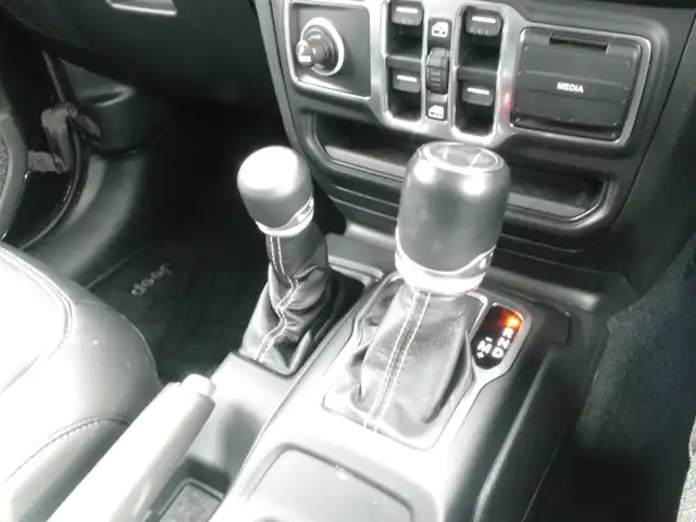 クライスラー・ジープ ジープ ラングラー アンリミテッド サハラ 岩手県 2020(令2)年 4.7万km ブラック 純正ナビ/フルセグTV/バックカメラ/DSRC/ACC/黒革シート/シートヒーター/ステアリングヒーター/前後センサー/LEDライト