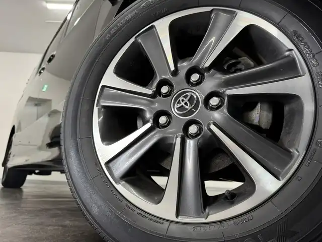 トヨタ ヴォクシー ZS 煌 三重県 2018(平30)年 1.9万km イナズマスパーキングブラックガラスフレーク ガソリン/FF/MTモード付インパネCVT/純正 10インチナビ NSZN-Z66T/（AM/FM/CD/DVD/TV/SD/SDREC/Bluetooth）/バックガイドモニター/両側パワースライドドア/ドライブレコーダー前方/ビルトイン ETC2.0/Toyota Safety Sense/・PCS：プリクラッシュセーフティ/・LDA：レーンディパーチャーアラート/・AHB：オートハイビーム/・横滑り防止装置/など/装備/・【DOP】電子インナーミラー/・クルーズコントロール/・左右独立温度調整＆後席独立調整オートエアコン/・オートライト/・LED ヘッドランプ＆フロントフォグランプ/・ステアリングスイッチ/・プッシュスタート/・充電用USBジャックx2/・純正16inAW/・パワーステアリング/・全ドアパワーウインドウ/・保/取/・スマートキーx2/など