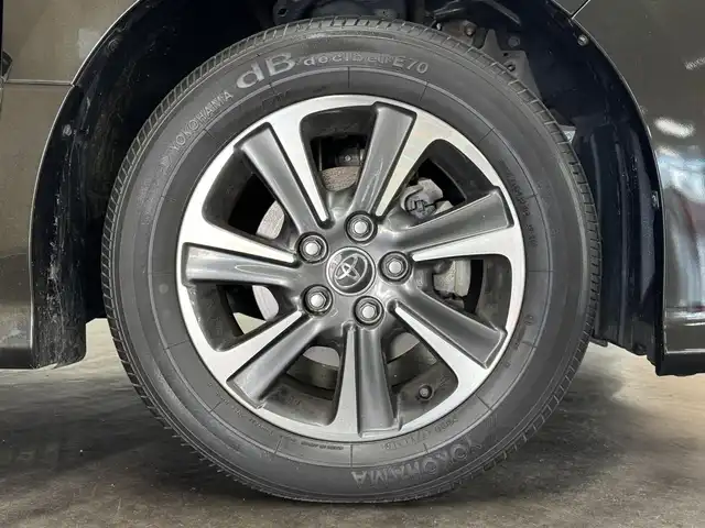 トヨタ ヴォクシー ZS 煌 三重県 2018(平30)年 1.9万km イナズマスパーキングブラックガラスフレーク ガソリン/FF/MTモード付インパネCVT/純正 10インチナビ NSZN-Z66T/（AM/FM/CD/DVD/TV/SD/SDREC/Bluetooth）/バックガイドモニター/両側パワースライドドア/ドライブレコーダー前方/ビルトイン ETC2.0/Toyota Safety Sense/・PCS：プリクラッシュセーフティ/・LDA：レーンディパーチャーアラート/・AHB：オートハイビーム/・横滑り防止装置/など/装備/・【DOP】電子インナーミラー/・クルーズコントロール/・左右独立温度調整＆後席独立調整オートエアコン/・オートライト/・LED ヘッドランプ＆フロントフォグランプ/・ステアリングスイッチ/・プッシュスタート/・充電用USBジャックx2/・純正16inAW/・パワーステアリング/・全ドアパワーウインドウ/・保/取/・スマートキーx2/など