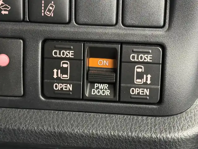 トヨタ ヴォクシー ZS 煌 三重県 2018(平30)年 1.9万km イナズマスパーキングブラックガラスフレーク ガソリン/FF/MTモード付インパネCVT/純正 10インチナビ NSZN-Z66T/（AM/FM/CD/DVD/TV/SD/SDREC/Bluetooth）/バックガイドモニター/両側パワースライドドア/ドライブレコーダー前方/ビルトイン ETC2.0/Toyota Safety Sense/・PCS：プリクラッシュセーフティ/・LDA：レーンディパーチャーアラート/・AHB：オートハイビーム/・横滑り防止装置/など/装備/・【DOP】電子インナーミラー/・クルーズコントロール/・左右独立温度調整＆後席独立調整オートエアコン/・オートライト/・LED ヘッドランプ＆フロントフォグランプ/・ステアリングスイッチ/・プッシュスタート/・充電用USBジャックx2/・純正16inAW/・パワーステアリング/・全ドアパワーウインドウ/・保/取/・スマートキーx2/など