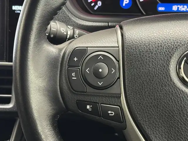 トヨタ ヴォクシー ZS 煌 三重県 2018(平30)年 1.9万km イナズマスパーキングブラックガラスフレーク ガソリン/FF/MTモード付インパネCVT/純正 10インチナビ NSZN-Z66T/（AM/FM/CD/DVD/TV/SD/SDREC/Bluetooth）/バックガイドモニター/両側パワースライドドア/ドライブレコーダー前方/ビルトイン ETC2.0/Toyota Safety Sense/・PCS：プリクラッシュセーフティ/・LDA：レーンディパーチャーアラート/・AHB：オートハイビーム/・横滑り防止装置/など/装備/・【DOP】電子インナーミラー/・クルーズコントロール/・左右独立温度調整＆後席独立調整オートエアコン/・オートライト/・LED ヘッドランプ＆フロントフォグランプ/・ステアリングスイッチ/・プッシュスタート/・充電用USBジャックx2/・純正16inAW/・パワーステアリング/・全ドアパワーウインドウ/・保/取/・スマートキーx2/など