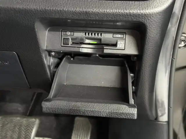 トヨタ ヴォクシー ZS 煌 三重県 2018(平30)年 1.9万km イナズマスパーキングブラックガラスフレーク ガソリン/FF/MTモード付インパネCVT/純正 10インチナビ NSZN-Z66T/（AM/FM/CD/DVD/TV/SD/SDREC/Bluetooth）/バックガイドモニター/両側パワースライドドア/ドライブレコーダー前方/ビルトイン ETC2.0/Toyota Safety Sense/・PCS：プリクラッシュセーフティ/・LDA：レーンディパーチャーアラート/・AHB：オートハイビーム/・横滑り防止装置/など/装備/・【DOP】電子インナーミラー/・クルーズコントロール/・左右独立温度調整＆後席独立調整オートエアコン/・オートライト/・LED ヘッドランプ＆フロントフォグランプ/・ステアリングスイッチ/・プッシュスタート/・充電用USBジャックx2/・純正16inAW/・パワーステアリング/・全ドアパワーウインドウ/・保/取/・スマートキーx2/など