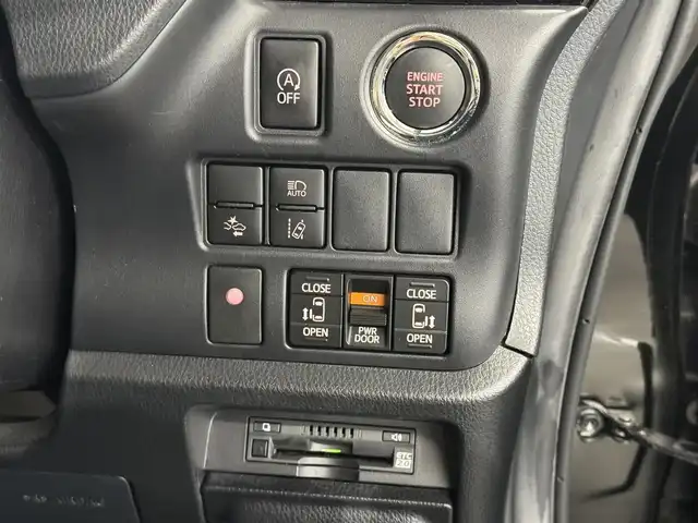 トヨタ ヴォクシー ZS 煌 三重県 2018(平30)年 1.9万km イナズマスパーキングブラックガラスフレーク ガソリン/FF/MTモード付インパネCVT/純正 10インチナビ NSZN-Z66T/（AM/FM/CD/DVD/TV/SD/SDREC/Bluetooth）/バックガイドモニター/両側パワースライドドア/ドライブレコーダー前方/ビルトイン ETC2.0/Toyota Safety Sense/・PCS：プリクラッシュセーフティ/・LDA：レーンディパーチャーアラート/・AHB：オートハイビーム/・横滑り防止装置/など/装備/・【DOP】電子インナーミラー/・クルーズコントロール/・左右独立温度調整＆後席独立調整オートエアコン/・オートライト/・LED ヘッドランプ＆フロントフォグランプ/・ステアリングスイッチ/・プッシュスタート/・充電用USBジャックx2/・純正16inAW/・パワーステアリング/・全ドアパワーウインドウ/・保/取/・スマートキーx2/など