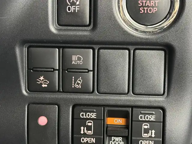 トヨタ ヴォクシー ZS 煌 三重県 2018(平30)年 1.9万km イナズマスパーキングブラックガラスフレーク ガソリン/FF/MTモード付インパネCVT/純正 10インチナビ NSZN-Z66T/（AM/FM/CD/DVD/TV/SD/SDREC/Bluetooth）/バックガイドモニター/両側パワースライドドア/ドライブレコーダー前方/ビルトイン ETC2.0/Toyota Safety Sense/・PCS：プリクラッシュセーフティ/・LDA：レーンディパーチャーアラート/・AHB：オートハイビーム/・横滑り防止装置/など/装備/・【DOP】電子インナーミラー/・クルーズコントロール/・左右独立温度調整＆後席独立調整オートエアコン/・オートライト/・LED ヘッドランプ＆フロントフォグランプ/・ステアリングスイッチ/・プッシュスタート/・充電用USBジャックx2/・純正16inAW/・パワーステアリング/・全ドアパワーウインドウ/・保/取/・スマートキーx2/など