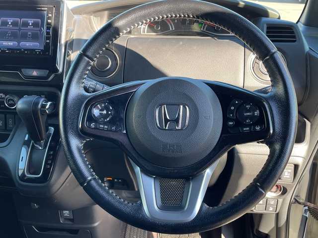 ホンダ Ｎ ＢＯＸ カスタム G L ターボ ホンダセンシング 愛媛県 2018(平30)年 3.7万km プレミアムホワイトパールⅡ 純正ナビ/バックカメラ/ＥＴＣ/ドラレコ前後/ＬＥＤ/アダプティブクルーズコントロール/横滑り防止装置/レーンキープアシスト/衝突被害軽減システム/コーナーセンサー/両側パワースライドドア/革巻きステアリング/純正AW/純正フロアマット/スタッドレスタイヤ積載 155/65/14