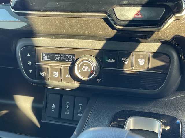 ホンダ Ｎ ＢＯＸ カスタム G L ターボ ホンダセンシング 愛媛県 2018(平30)年 3.7万km プレミアムホワイトパールⅡ 純正ナビ/バックカメラ/ＥＴＣ/ドラレコ前後/ＬＥＤ/アダプティブクルーズコントロール/横滑り防止装置/レーンキープアシスト/衝突被害軽減システム/コーナーセンサー/両側パワースライドドア/革巻きステアリング/純正AW/純正フロアマット/スタッドレスタイヤ積載 155/65/14