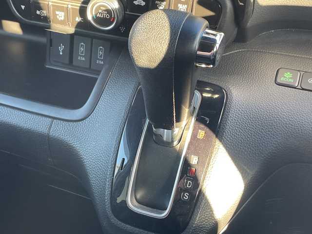 ホンダ Ｎ ＢＯＸ カスタム G L ターボ ホンダセンシング 愛媛県 2018(平30)年 3.7万km プレミアムホワイトパールⅡ 純正ナビ/バックカメラ/ＥＴＣ/ドラレコ前後/ＬＥＤ/アダプティブクルーズコントロール/横滑り防止装置/レーンキープアシスト/衝突被害軽減システム/コーナーセンサー/両側パワースライドドア/革巻きステアリング/純正AW/純正フロアマット/スタッドレスタイヤ積載 155/65/14