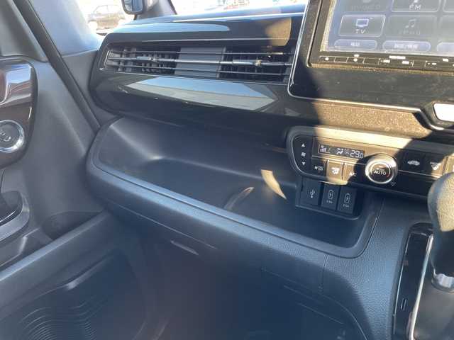 ホンダ Ｎ ＢＯＸ カスタム G L ターボ ホンダセンシング 愛媛県 2018(平30)年 3.7万km プレミアムホワイトパールⅡ 純正ナビ/バックカメラ/ＥＴＣ/ドラレコ前後/ＬＥＤ/アダプティブクルーズコントロール/横滑り防止装置/レーンキープアシスト/衝突被害軽減システム/コーナーセンサー/両側パワースライドドア/革巻きステアリング/純正AW/純正フロアマット/スタッドレスタイヤ積載 155/65/14