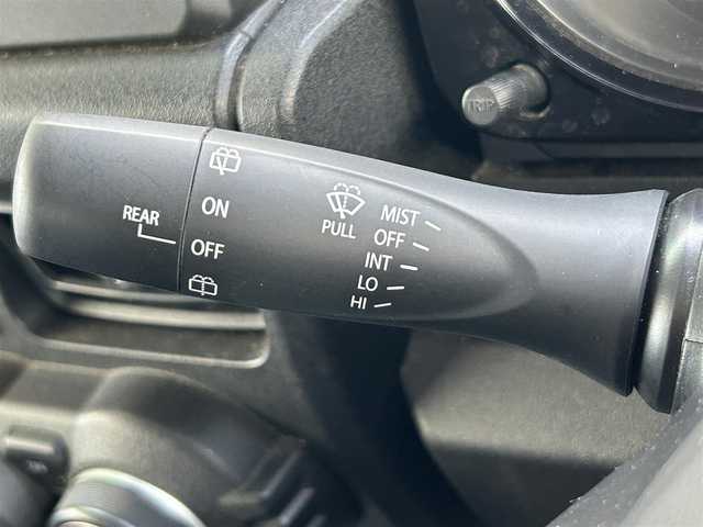 スズキ ジムニー XC 岩手県 2019(令1)年 1.5万km ジャングルグリーン ・4WD/・社外ナビ（CN-RZ743W）/・フルセグTV/・AM/FM/CD/DVD/SD/Bluetooth/・バックカメラ/・プッシュスタート/・スマートキー/・スペアキー1本/・横滑り防止/・ダウンヒルコントロール/・コーナーセンサー/・シートヒーター（前席）/・クルーズコントロール（追従無し）/・ETC/・5速MT/・電格ウィンカーミラー/・革巻きステアリング/・純正ドアバイザー/・純正AW16インチ