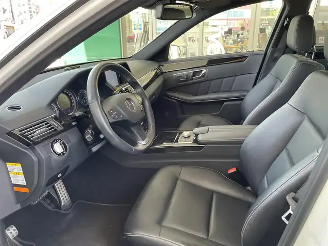 メルセデス・ベンツ Ｅ５５０ アバンギャルド 東京都 2009(平21)年 8.8万km カルサイトホワイト 登録時走行87995km/純正HDDナビ・フルセグTV/バックカメラ/ハーマンカードンサウンドシステム/サンルーフ/黒革シート/キーレスゴー/HIDライト/前席パワーシート＆シートヒーター/電動サンシェード/ETC/クルーズコントロール/コーナーセンサー/H22.23.24.25.26.27.28.29.30.R1.2.3.4.5.6年記録簿/新車時整備手帳・取説/スペアキー