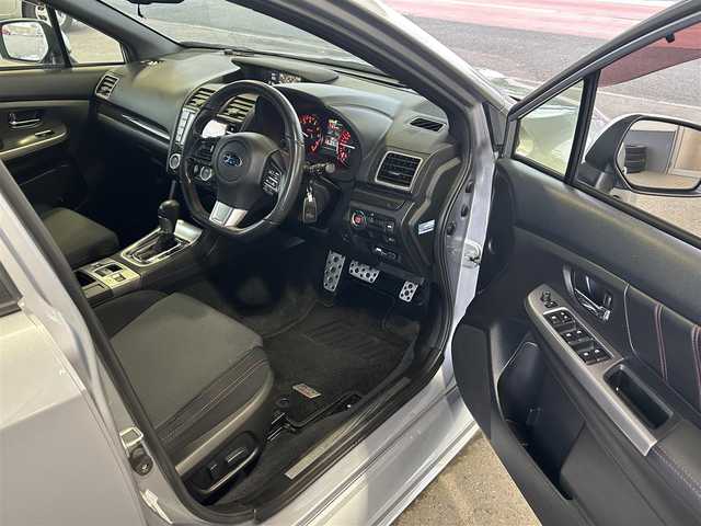 スバル ＷＲＸ Ｓ４ 2．0GT アイサイト 道東・釧路十勝 2015(平27)年 7.9万km アイスシルバーメタリック 4WD/アイサイト/・プリクラッシュブレーキ（自動ブレーキ）/・レーンキープアシスト/・全車速追従機能付クルーズコントロール/・AT誤発進抑制制御/・後退時ブレーキアシスト/・アクティブレーンキープ/ターボエンジン/STIリップスポイラー/スバルリヤビークルディテクション/パワーステアリング/革巻きステアリング/純正ナビ（CD.DVD.BT.SD)/Bluetooth/USB入力端子/バック.サイドカメラ/パドルシフト/パワーシート(D+N)/パワーウィンドウ/電動化駆動ミラー/ドアバイザー/ドライブレコーダー/ETC2.0/電動パーキングブレーキ/LEDヘッドライト/オートライト/フロントフォグ/プッシュスタート/横滑り防止装置/衝突軽減システム/スマートキー/保証書/取扱説明書