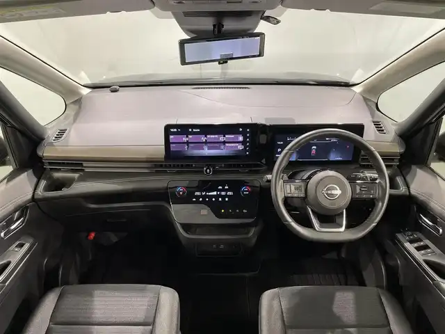 日産 セレナ ハイウェイスター V 愛知県 2023(令5)年 1.5万km ダイヤモンドブラック 純正１２．３インチナビ　/（AM/FM/フルセグTV/Bluetooth/CarPlay/USB)/純正フリップダウンモニター　/プロパイロット　/衝突軽減ブレーキ/ハンドル支援/先行車発進お知らせ/車線逸脱警報/アラウンドビューモニター　/ワイヤレス充電　/両側パワースライドドア　/ビルトインＥＴＣ２．０　/デジタルインナーミラー　/ブラインドスポットモニター/パドルシフト/コーナーセンサー/アイドリングストップ/LEDヘッドライト/LEDフォグランプ/純正フロアマット/USB接続