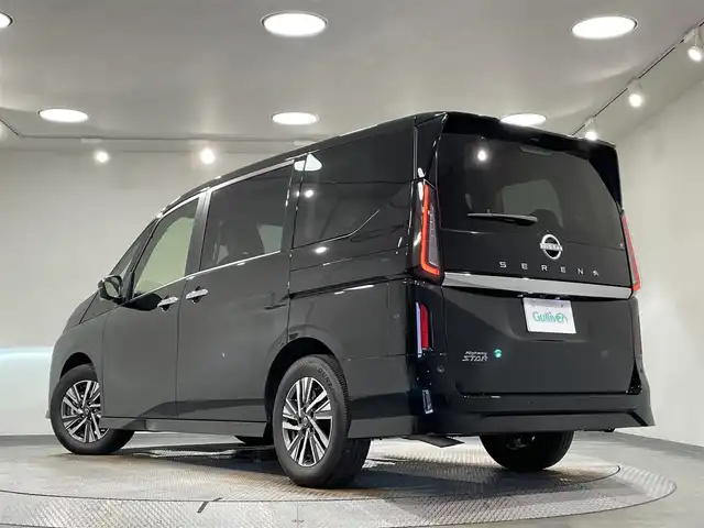 日産 セレナ ハイウェイスター V 愛知県 2023(令5)年 1.5万km ダイヤモンドブラック 純正１２．３インチナビ　/（AM/FM/フルセグTV/Bluetooth/CarPlay/USB)/純正フリップダウンモニター　/プロパイロット　/衝突軽減ブレーキ/ハンドル支援/先行車発進お知らせ/車線逸脱警報/アラウンドビューモニター　/ワイヤレス充電　/両側パワースライドドア　/ビルトインＥＴＣ２．０　/デジタルインナーミラー　/ブラインドスポットモニター/パドルシフト/コーナーセンサー/アイドリングストップ/LEDヘッドライト/LEDフォグランプ/純正フロアマット/USB接続