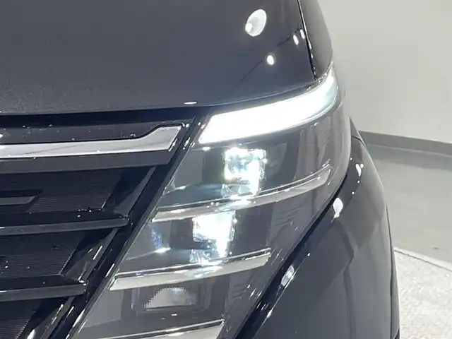 日産 セレナ ハイウェイスター V 愛知県 2023(令5)年 1.5万km ダイヤモンドブラック 純正１２．３インチナビ　/（AM/FM/フルセグTV/Bluetooth/CarPlay/USB)/純正フリップダウンモニター　/プロパイロット　/衝突軽減ブレーキ/ハンドル支援/先行車発進お知らせ/車線逸脱警報/アラウンドビューモニター　/ワイヤレス充電　/両側パワースライドドア　/ビルトインＥＴＣ２．０　/デジタルインナーミラー　/ブラインドスポットモニター/パドルシフト/コーナーセンサー/アイドリングストップ/LEDヘッドライト/LEDフォグランプ/純正フロアマット/USB接続