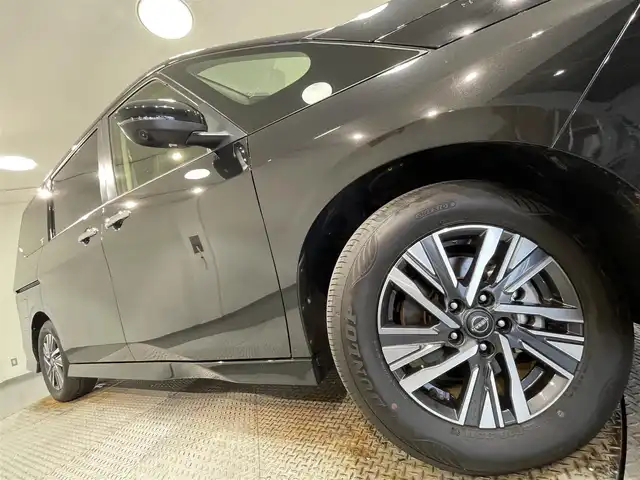日産 セレナ ハイウェイスター V 愛知県 2023(令5)年 1.5万km ダイヤモンドブラック 純正１２．３インチナビ　/（AM/FM/フルセグTV/Bluetooth/CarPlay/USB)/純正フリップダウンモニター　/プロパイロット　/衝突軽減ブレーキ/ハンドル支援/先行車発進お知らせ/車線逸脱警報/アラウンドビューモニター　/ワイヤレス充電　/両側パワースライドドア　/ビルトインＥＴＣ２．０　/デジタルインナーミラー　/ブラインドスポットモニター/パドルシフト/コーナーセンサー/アイドリングストップ/LEDヘッドライト/LEDフォグランプ/純正フロアマット/USB接続
