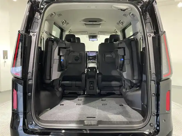 日産 セレナ ハイウェイスター V 愛知県 2023(令5)年 1.5万km ダイヤモンドブラック 純正１２．３インチナビ　/（AM/FM/フルセグTV/Bluetooth/CarPlay/USB)/純正フリップダウンモニター　/プロパイロット　/衝突軽減ブレーキ/ハンドル支援/先行車発進お知らせ/車線逸脱警報/アラウンドビューモニター　/ワイヤレス充電　/両側パワースライドドア　/ビルトインＥＴＣ２．０　/デジタルインナーミラー　/ブラインドスポットモニター/パドルシフト/コーナーセンサー/アイドリングストップ/LEDヘッドライト/LEDフォグランプ/純正フロアマット/USB接続