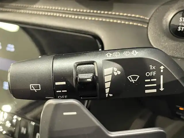 日産 セレナ ハイウェイスター V 愛知県 2023(令5)年 1.5万km ダイヤモンドブラック 純正１２．３インチナビ　/（AM/FM/フルセグTV/Bluetooth/CarPlay/USB)/純正フリップダウンモニター　/プロパイロット　/衝突軽減ブレーキ/ハンドル支援/先行車発進お知らせ/車線逸脱警報/アラウンドビューモニター　/ワイヤレス充電　/両側パワースライドドア　/ビルトインＥＴＣ２．０　/デジタルインナーミラー　/ブラインドスポットモニター/パドルシフト/コーナーセンサー/アイドリングストップ/LEDヘッドライト/LEDフォグランプ/純正フロアマット/USB接続