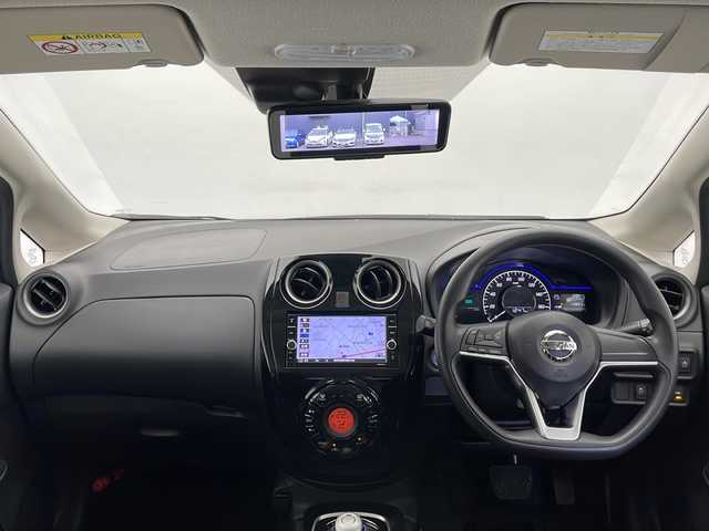 日産 ノート e－パワーX FOUR Vセレ 長野県 2020(令2)年 4.4万km ブリリアントシルバー 4WD/純正SDナビ&フルセグTV&CD&DVD&BT/車線逸脱警報/衝突軽減ブレーキ/センターデフロック/デジタルインナーミラー/バックカメラ/ETC/LEDヘッドライト/オートライト/電動格納ミラー/ウィンカーミラー/社外15インチAW付スタッドレスタイヤ装着/純正フロアマット/純正ドアバイザー/プッシュスタート/スマートキー/スペアキー1本/取扱説明書