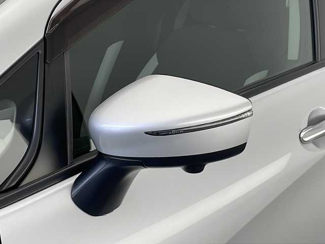 日産 ノート e－パワーX FOUR Vセレ 長野県 2020(令2)年 4.4万km ブリリアントシルバー 4WD/純正SDナビ&フルセグTV&CD&DVD&BT/車線逸脱警報/衝突軽減ブレーキ/センターデフロック/デジタルインナーミラー/バックカメラ/ETC/LEDヘッドライト/オートライト/電動格納ミラー/ウィンカーミラー/社外15インチAW付スタッドレスタイヤ装着/純正フロアマット/純正ドアバイザー/プッシュスタート/スマートキー/スペアキー1本/取扱説明書