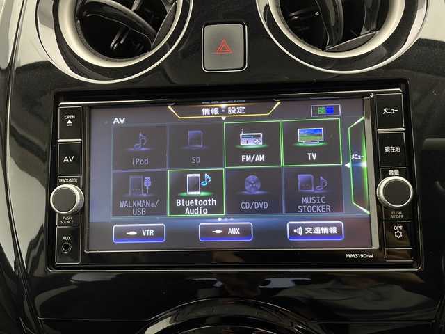 日産 ノート e－パワーX FOUR Vセレ 長野県 2020(令2)年 4.4万km ブリリアントシルバー 4WD/純正SDナビ&フルセグTV&CD&DVD&BT/車線逸脱警報/衝突軽減ブレーキ/センターデフロック/デジタルインナーミラー/バックカメラ/ETC/LEDヘッドライト/オートライト/電動格納ミラー/ウィンカーミラー/社外15インチAW付スタッドレスタイヤ装着/純正フロアマット/純正ドアバイザー/プッシュスタート/スマートキー/スペアキー1本/取扱説明書