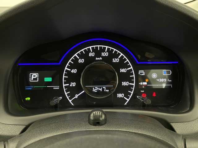 日産 ノート e－パワーX FOUR Vセレ 長野県 2020(令2)年 4.4万km ブリリアントシルバー 4WD/純正SDナビ&フルセグTV&CD&DVD&BT/車線逸脱警報/衝突軽減ブレーキ/センターデフロック/デジタルインナーミラー/バックカメラ/ETC/LEDヘッドライト/オートライト/電動格納ミラー/ウィンカーミラー/社外15インチAW付スタッドレスタイヤ装着/純正フロアマット/純正ドアバイザー/プッシュスタート/スマートキー/スペアキー1本/取扱説明書