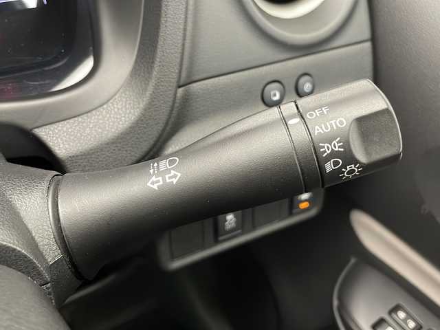 日産 ノート e－パワーX FOUR Vセレ 長野県 2020(令2)年 4.4万km ブリリアントシルバー 4WD/純正SDナビ&フルセグTV&CD&DVD&BT/車線逸脱警報/衝突軽減ブレーキ/センターデフロック/デジタルインナーミラー/バックカメラ/ETC/LEDヘッドライト/オートライト/電動格納ミラー/ウィンカーミラー/社外15インチAW付スタッドレスタイヤ装着/純正フロアマット/純正ドアバイザー/プッシュスタート/スマートキー/スペアキー1本/取扱説明書