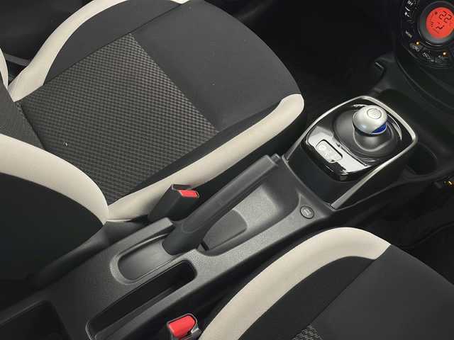 日産 ノート e－パワーX FOUR Vセレ 長野県 2020(令2)年 4.4万km ブリリアントシルバー 4WD/純正SDナビ&フルセグTV&CD&DVD&BT/車線逸脱警報/衝突軽減ブレーキ/センターデフロック/デジタルインナーミラー/バックカメラ/ETC/LEDヘッドライト/オートライト/電動格納ミラー/ウィンカーミラー/社外15インチAW付スタッドレスタイヤ装着/純正フロアマット/純正ドアバイザー/プッシュスタート/スマートキー/スペアキー1本/取扱説明書